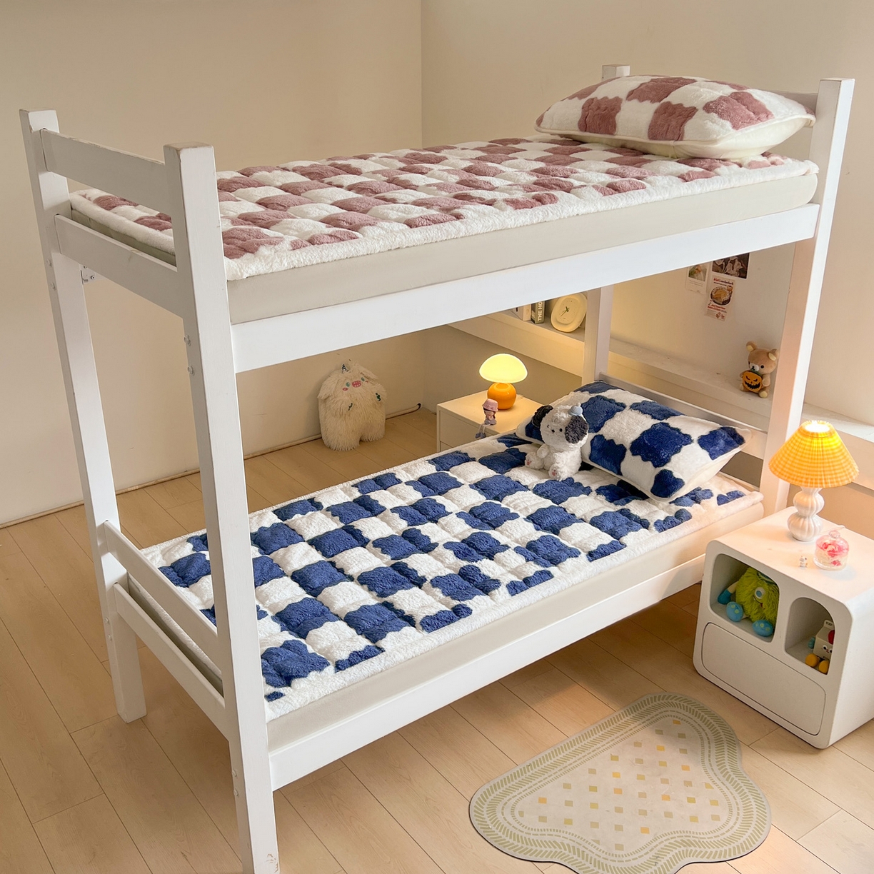 91家纺网 家纺一手货源 找家纺 眠势力 2025新款北极绒学生床垫加绒牛奶绒床褥子秋冬保暖珊瑚绒夹棉上下铺床护垫 棋盘格-豆沙