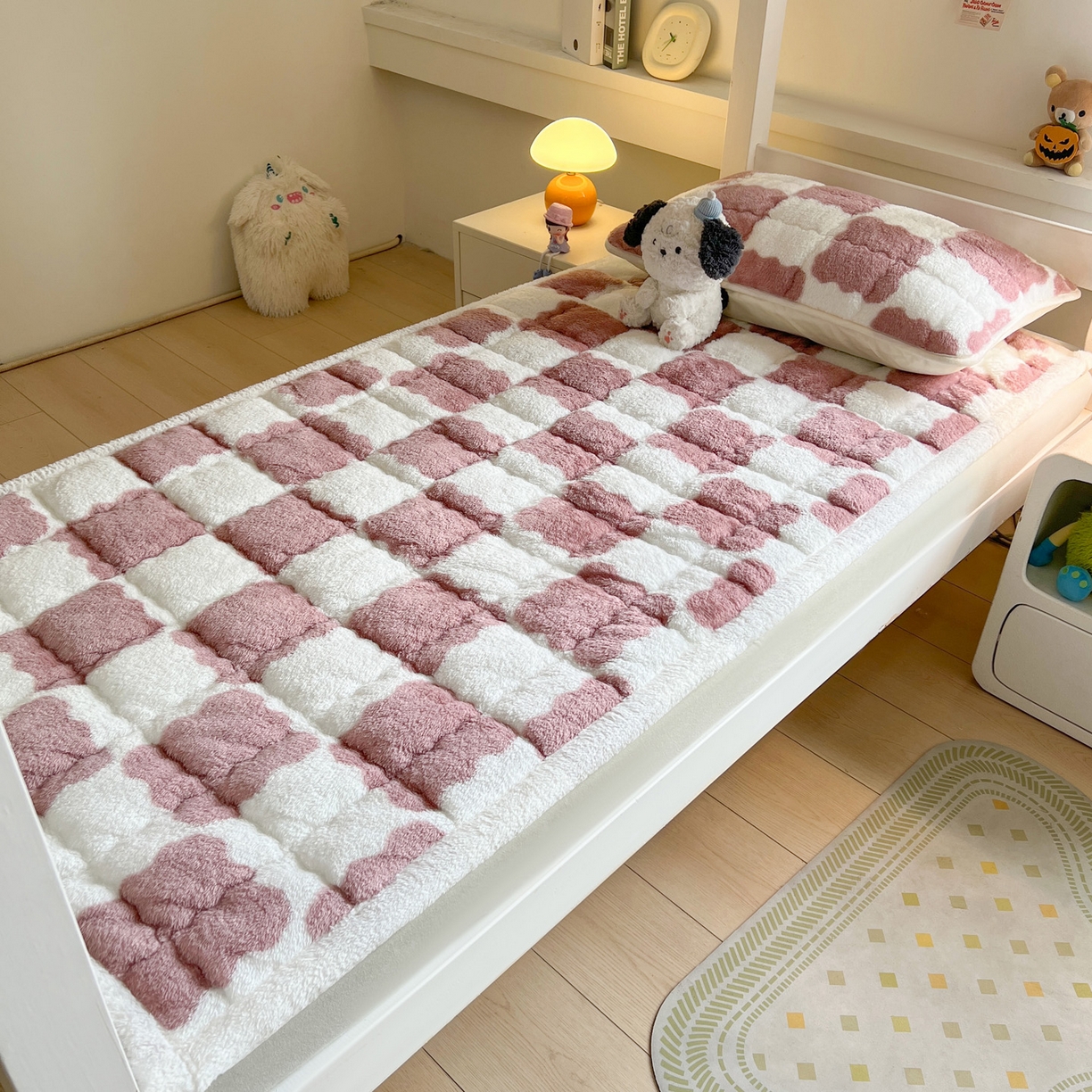 91家纺网 家纺一手货源 找家纺 眠势力 2025新款北极绒学生床垫加绒牛奶绒床褥子秋冬保暖珊瑚绒夹棉上下铺床护垫 棋盘格-豆沙
