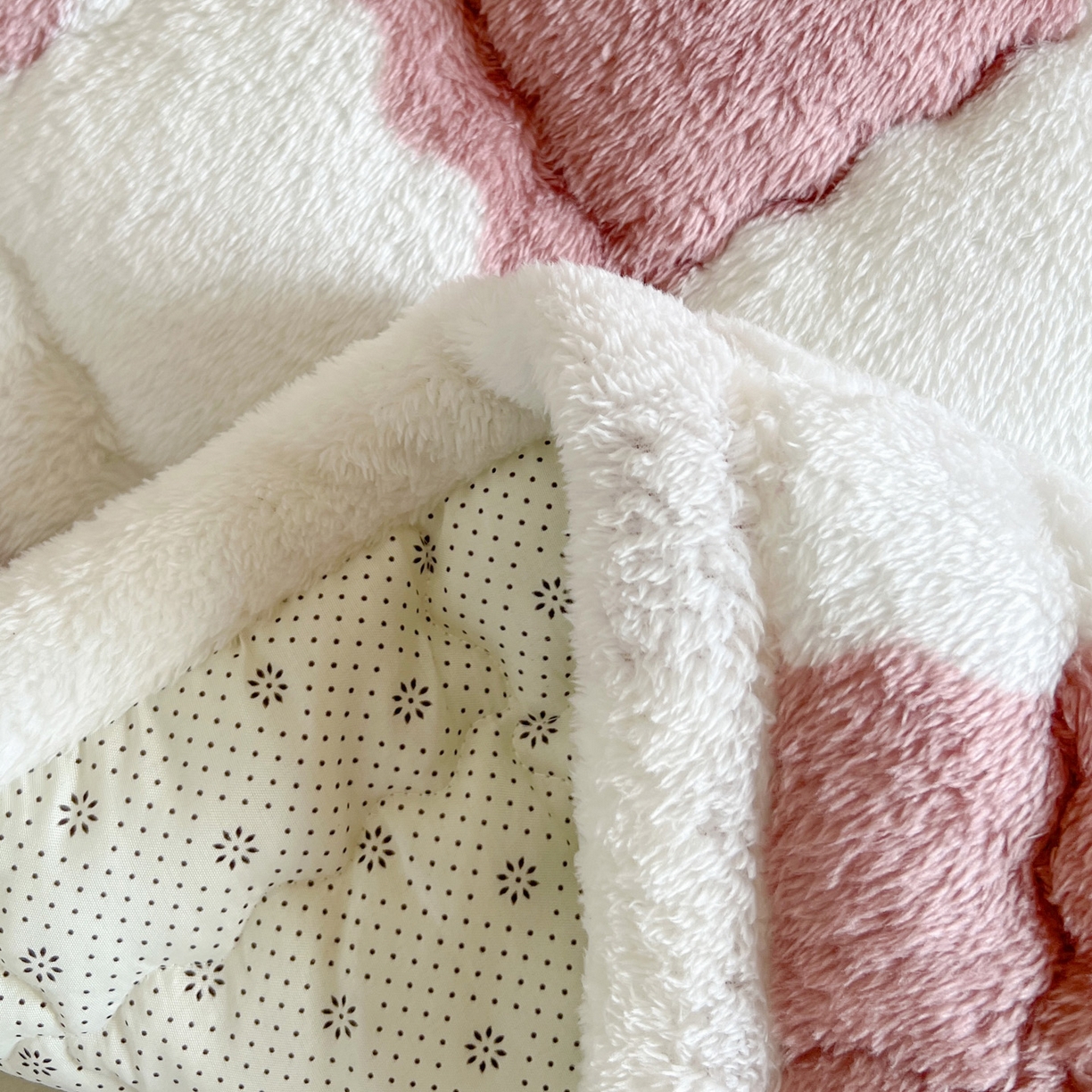 91家纺网 家纺一手货源 找家纺 眠势力 2025新款北极绒学生床垫加绒牛奶绒床褥子秋冬保暖珊瑚绒夹棉上下铺床护垫 棋盘格-豆沙