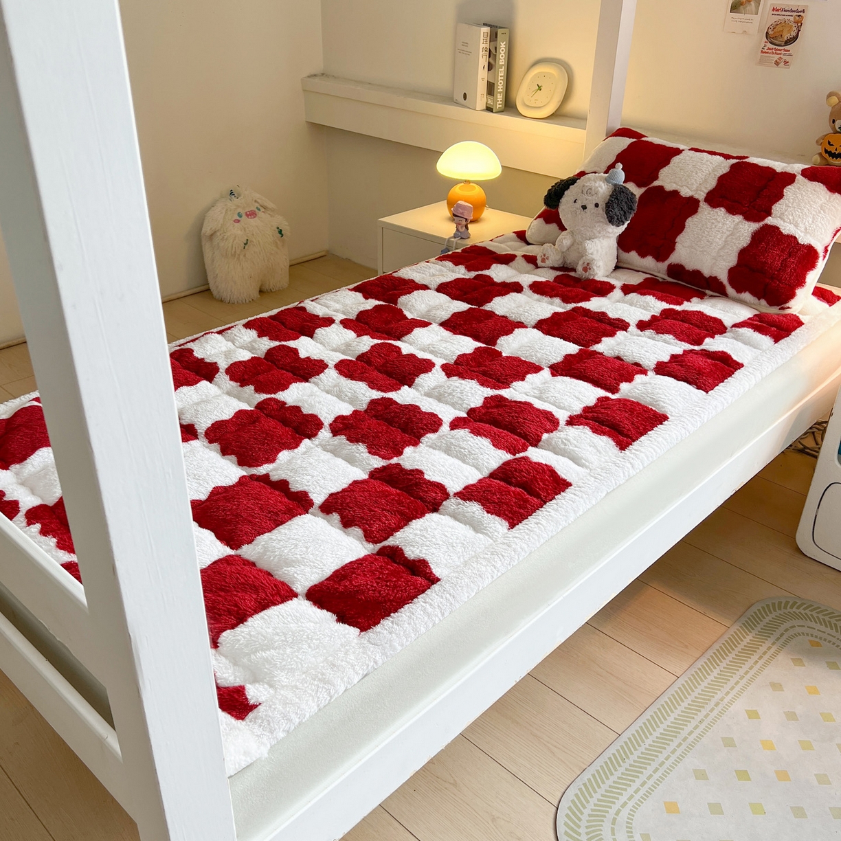 91家纺网 家纺一手货源 找家纺 眠势力 2025新款北极绒学生床垫加绒牛奶绒床褥子秋冬保暖珊瑚绒夹棉上下铺床护垫 棋盘格-海棠红