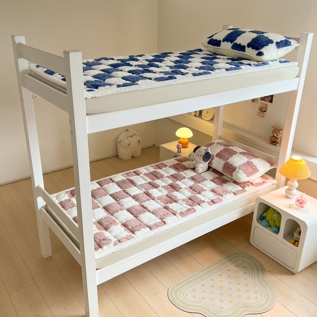 91家纺网 家纺一手货源 找家纺 眠势力 2025新款北极绒学生床垫加绒牛奶绒床褥子秋冬保暖珊瑚绒夹棉上下铺床护垫 棋盘格-海幽蓝