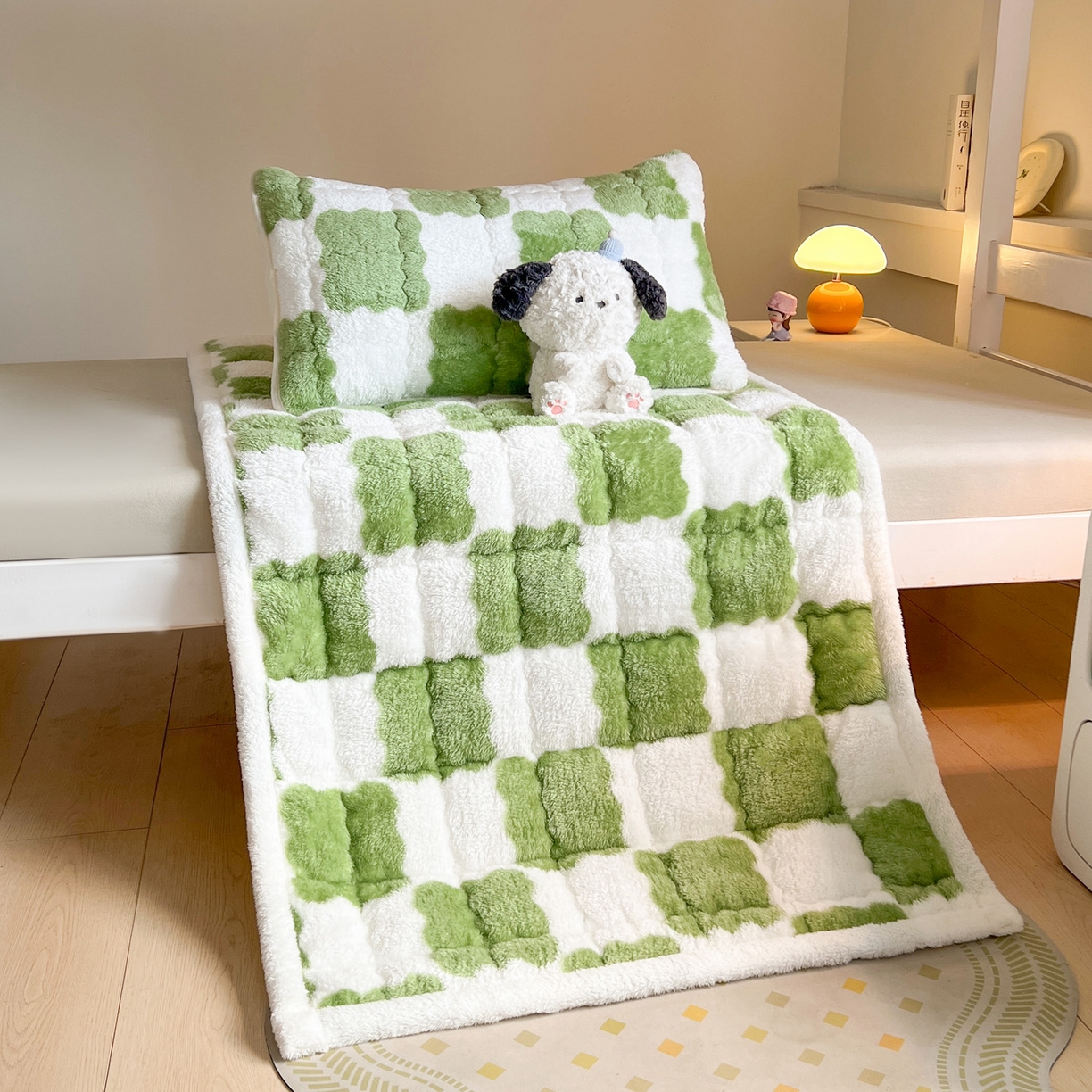 91家纺网 家纺一手货源 找家纺 眠势力 2025新款北极绒学生床垫加绒牛奶绒床褥子秋冬保暖珊瑚绒夹棉上下铺床护垫 棋盘格-嫩绿