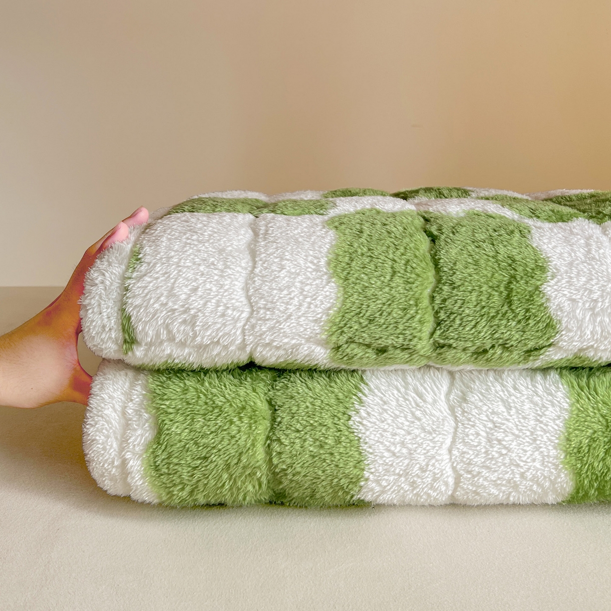 91家纺网 家纺一手货源 找家纺 眠势力 2025新款北极绒学生床垫加绒牛奶绒床褥子秋冬保暖珊瑚绒夹棉上下铺床护垫 棋盘格-嫩绿