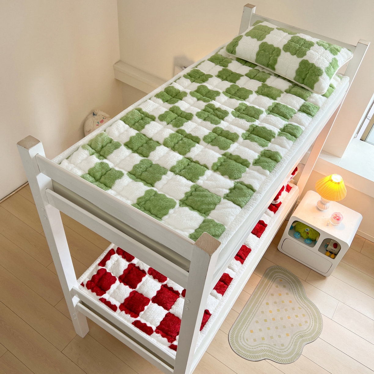 91家纺网 家纺一手货源 找家纺 眠势力 2025新款北极绒学生床垫加绒牛奶绒床褥子秋冬保暖珊瑚绒夹棉上下铺床护垫 棋盘格-嫩绿