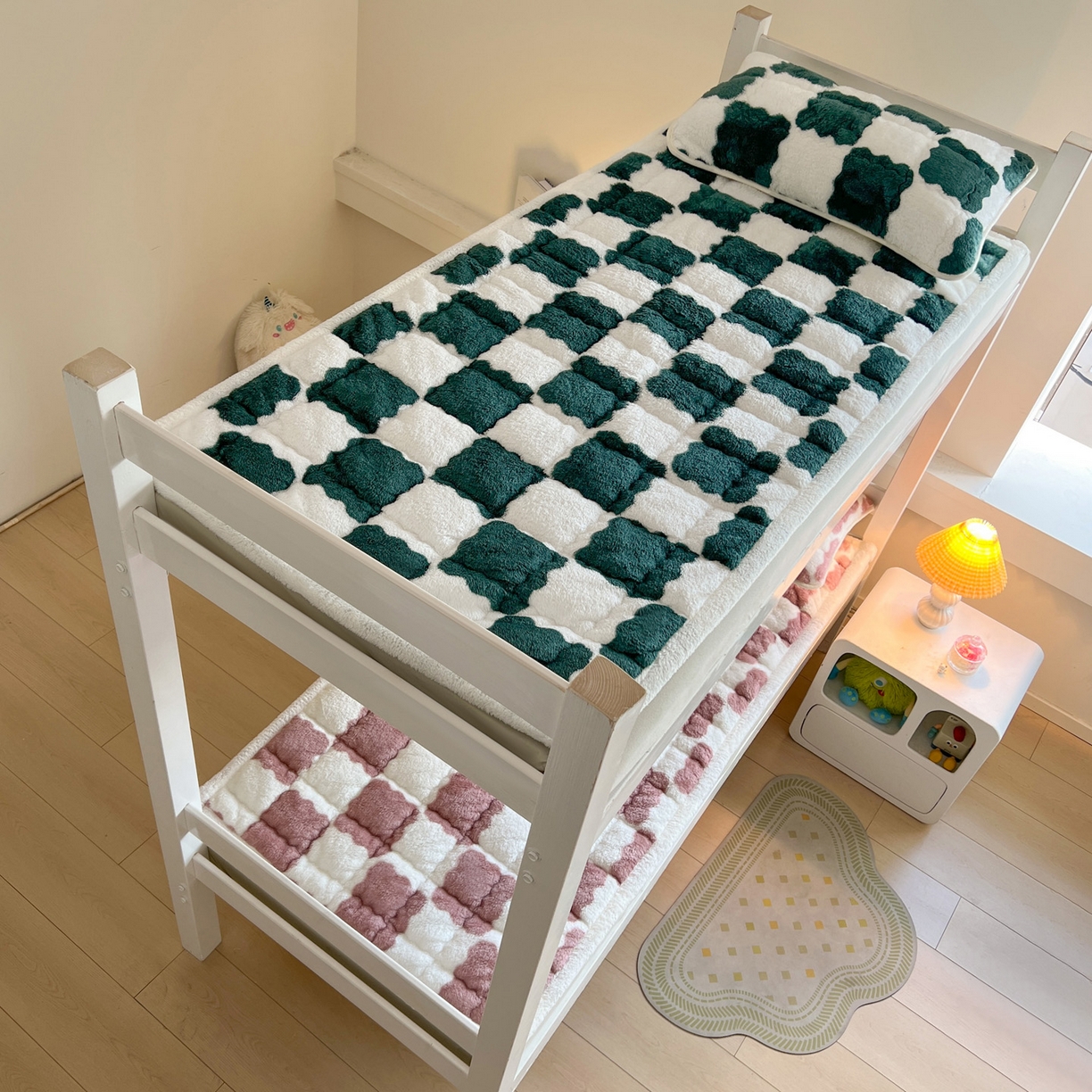 91家纺网 家纺一手货源 找家纺 眠势力 2025新款北极绒学生床垫加绒牛奶绒床褥子秋冬保暖珊瑚绒夹棉上下铺床护垫 棋盘格-青草绿