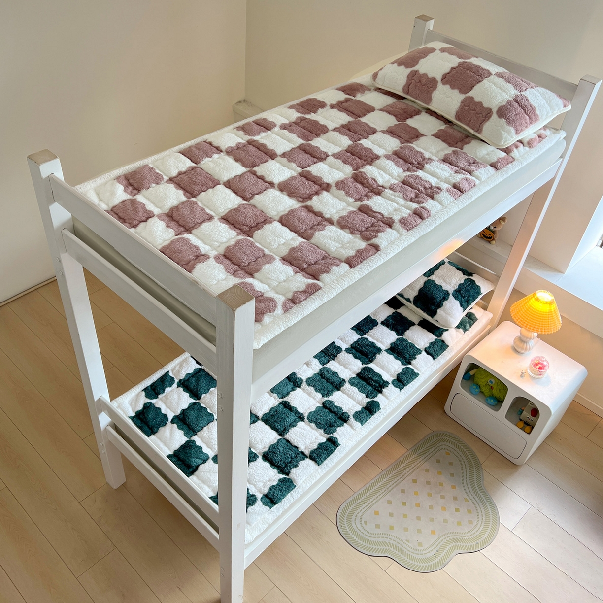 91家纺网 家纺一手货源 找家纺 眠势力 2025新款北极绒学生床垫加绒牛奶绒床褥子秋冬保暖珊瑚绒夹棉上下铺床护垫 棋盘格-青草绿