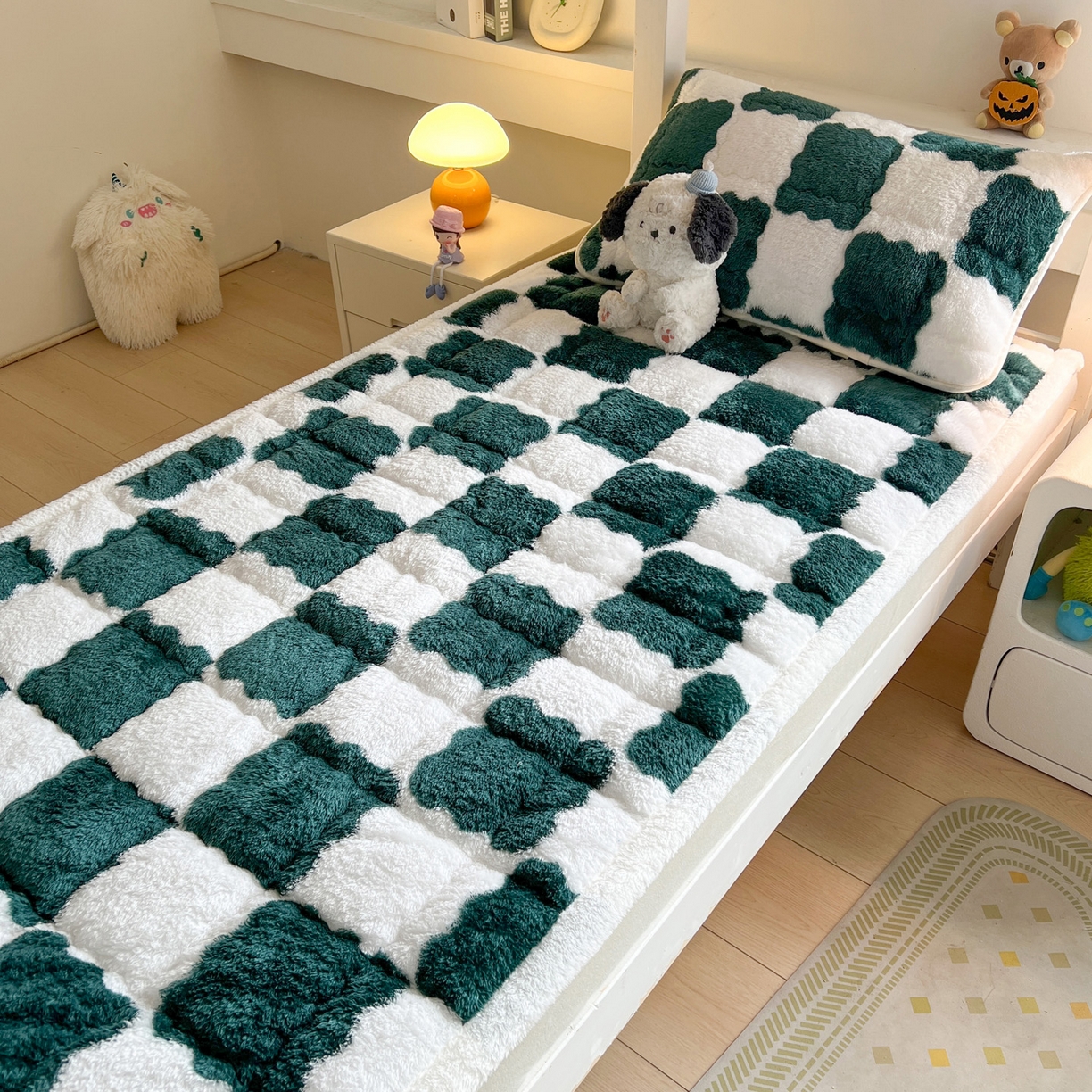 91家纺网 家纺一手货源 找家纺 眠势力 2025新款北极绒学生床垫加绒牛奶绒床褥子秋冬保暖珊瑚绒夹棉上下铺床护垫 棋盘格-青草绿