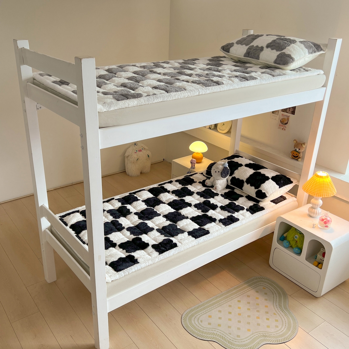 91家纺网 家纺一手货源 找家纺 眠势力 2025新款北极绒学生床垫加绒牛奶绒床褥子秋冬保暖珊瑚绒夹棉上下铺床护垫 棋盘格-相思灰