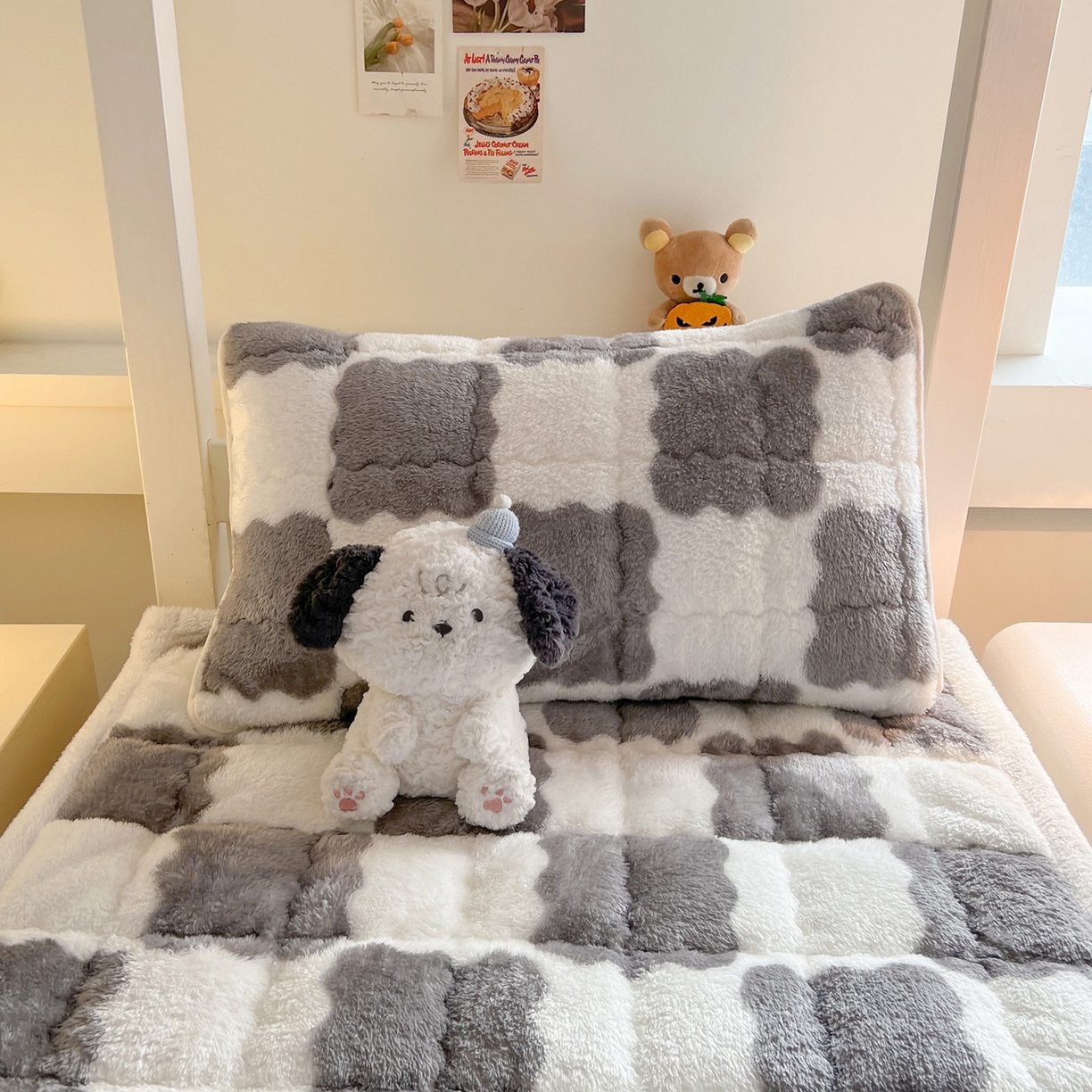 91家纺网 家纺一手货源 找家纺 眠势力 2025新款北极绒学生床垫加绒牛奶绒床褥子秋冬保暖珊瑚绒夹棉上下铺床护垫 棋盘格-相思灰