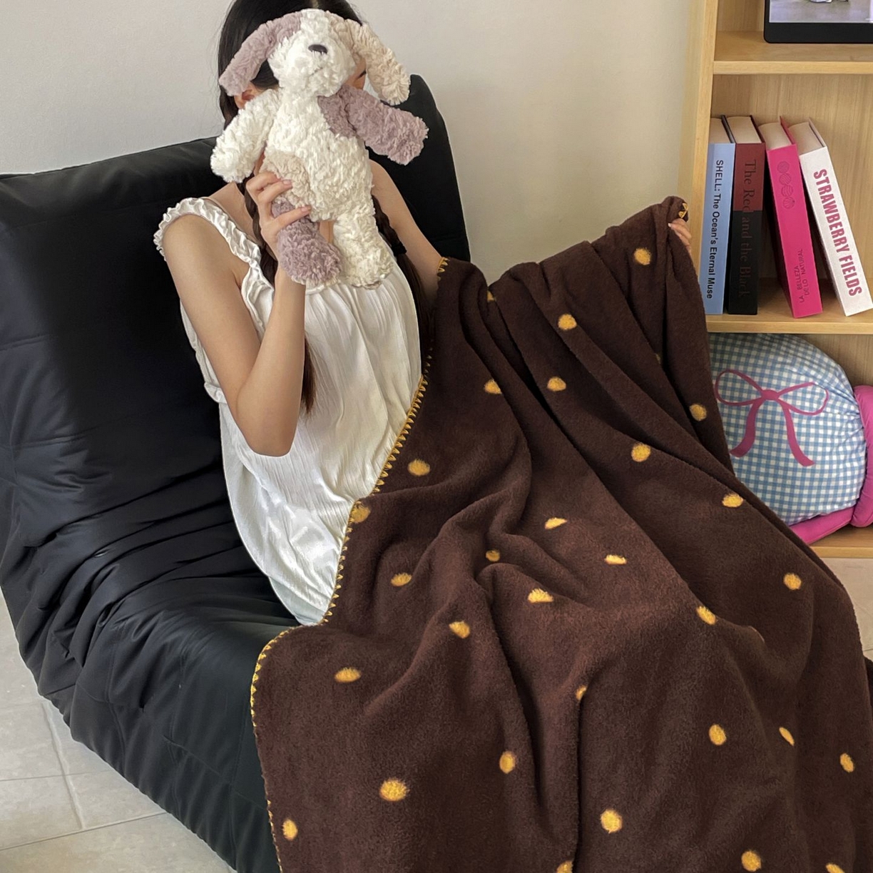 91家纺网 家纺一手货源 找家纺 十里居 2025新款双面绵羊绒多功能盖毯沙发毯户外毛毯 咖波点