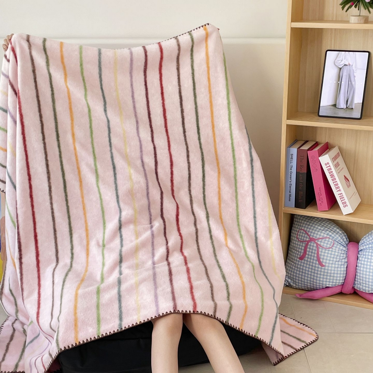 91家纺网 家纺一手货源 找家纺 十里居 2025新款双面绵羊绒多功能盖毯沙发毯户外毛毯 七彩条