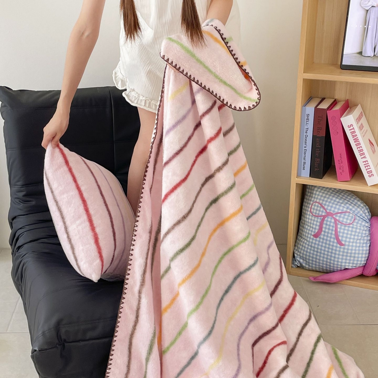 91家纺网 家纺一手货源 找家纺 十里居 2025新款双面绵羊绒多功能盖毯沙发毯户外毛毯 七彩条