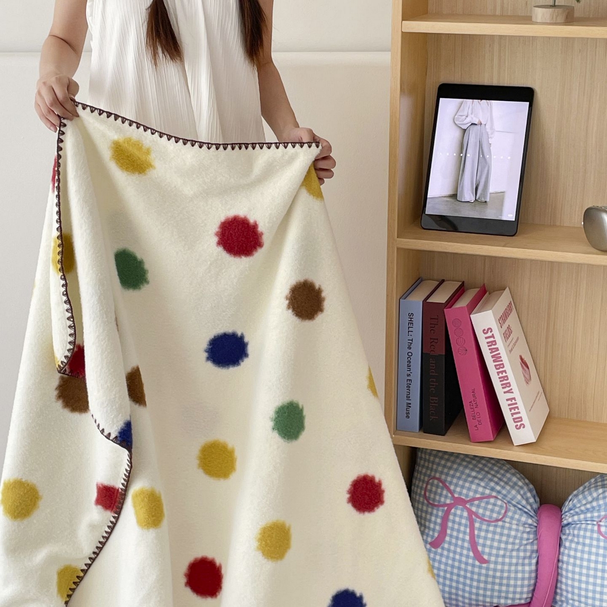 91家纺网 家纺一手货源 找家纺 十里居 2025新款双面绵羊绒多功能盖毯沙发毯户外毛毯 彩波点