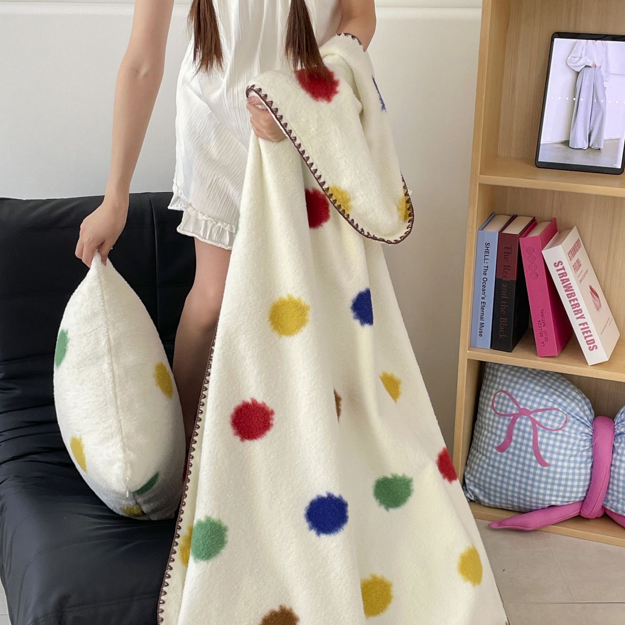 91家纺网 家纺一手货源 找家纺 十里居 2025新款双面绵羊绒多功能盖毯沙发毯户外毛毯 彩波点