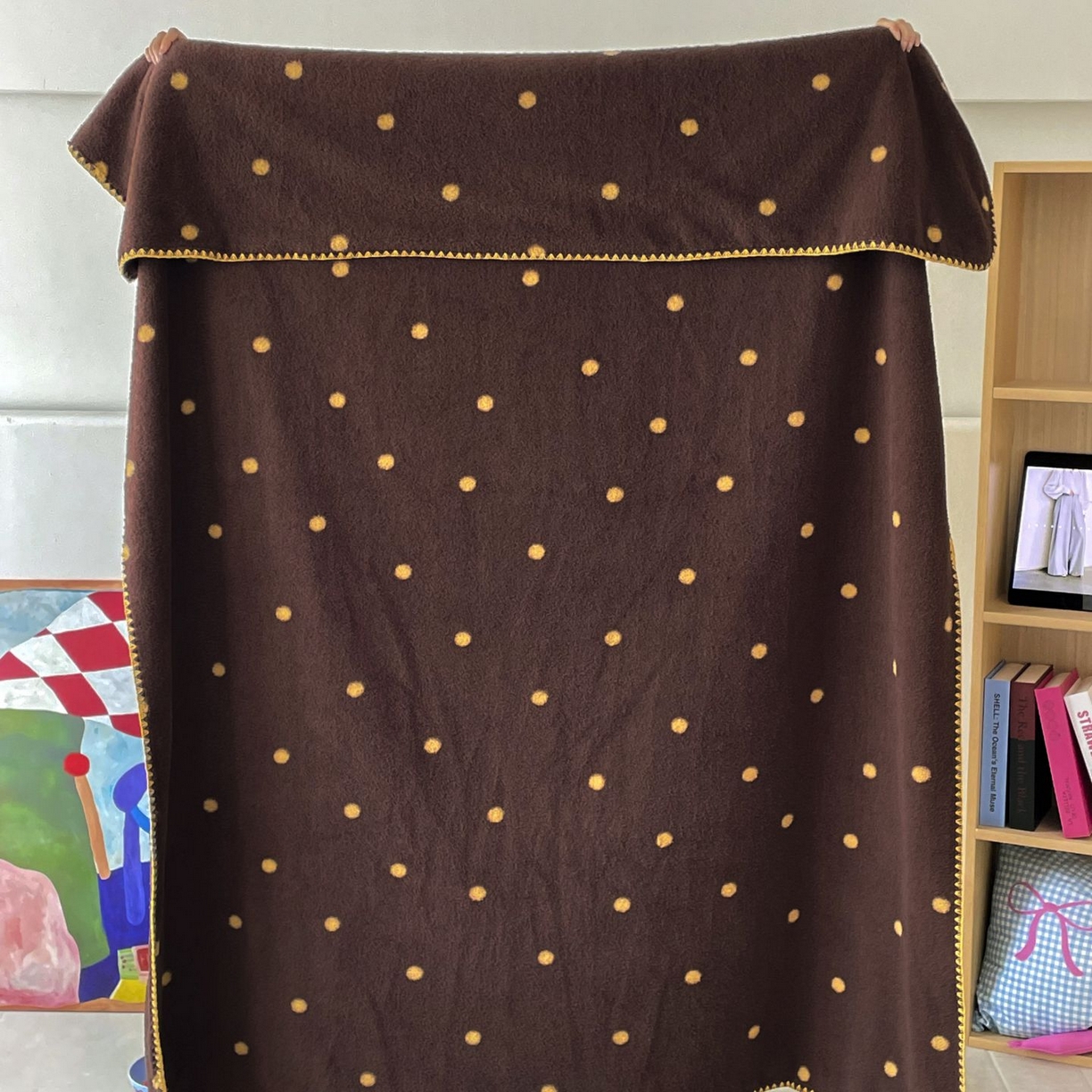 91家纺网 家纺一手货源 找家纺 十里居 2025新款双面绵羊绒多功能盖毯沙发毯户外毛毯 咖波点