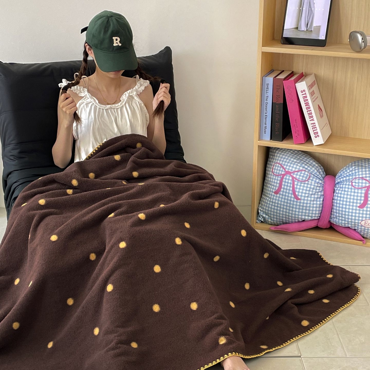 91家纺网 家纺一手货源 找家纺 十里居 2025新款双面绵羊绒多功能盖毯沙发毯户外毛毯 咖波点