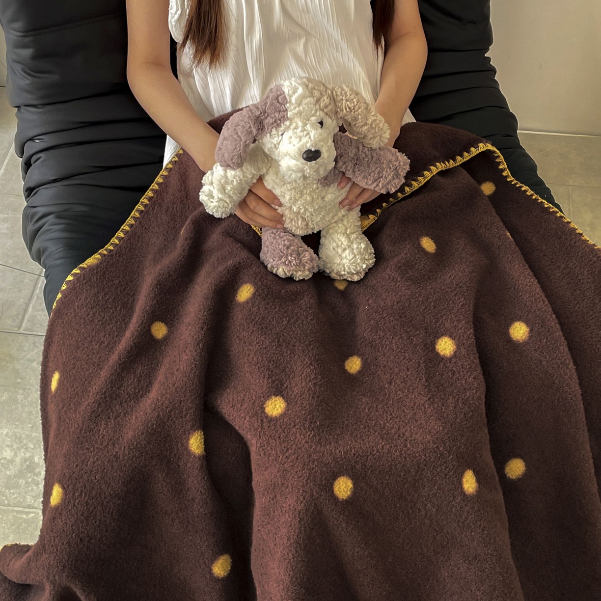 91家纺网 家纺一手货源 找家纺 十里居 2025新款双面绵羊绒多功能盖毯沙发毯户外毛毯 咖波点