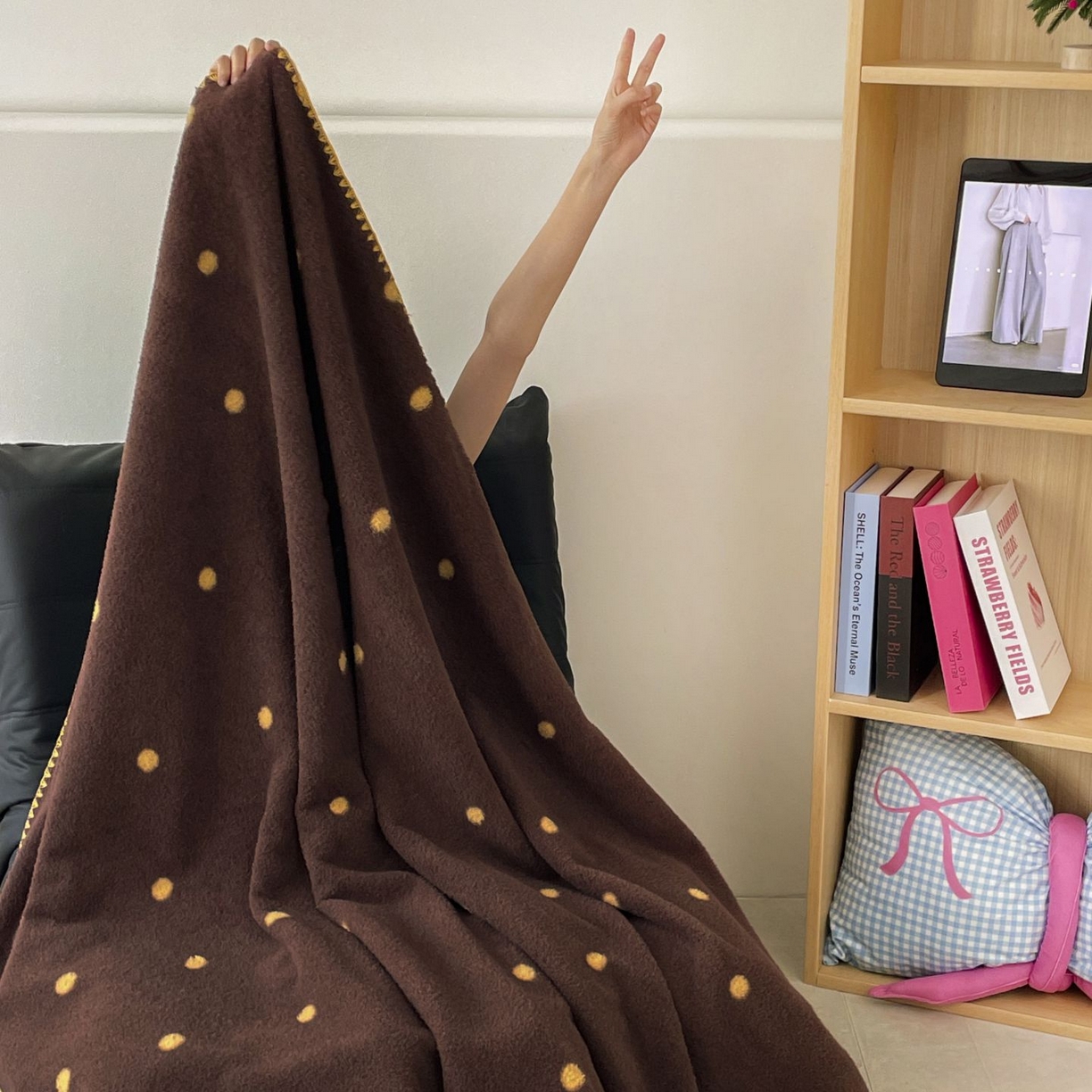 91家纺网 家纺一手货源 找家纺 十里居 2025新款双面绵羊绒多功能盖毯沙发毯户外毛毯 咖波点