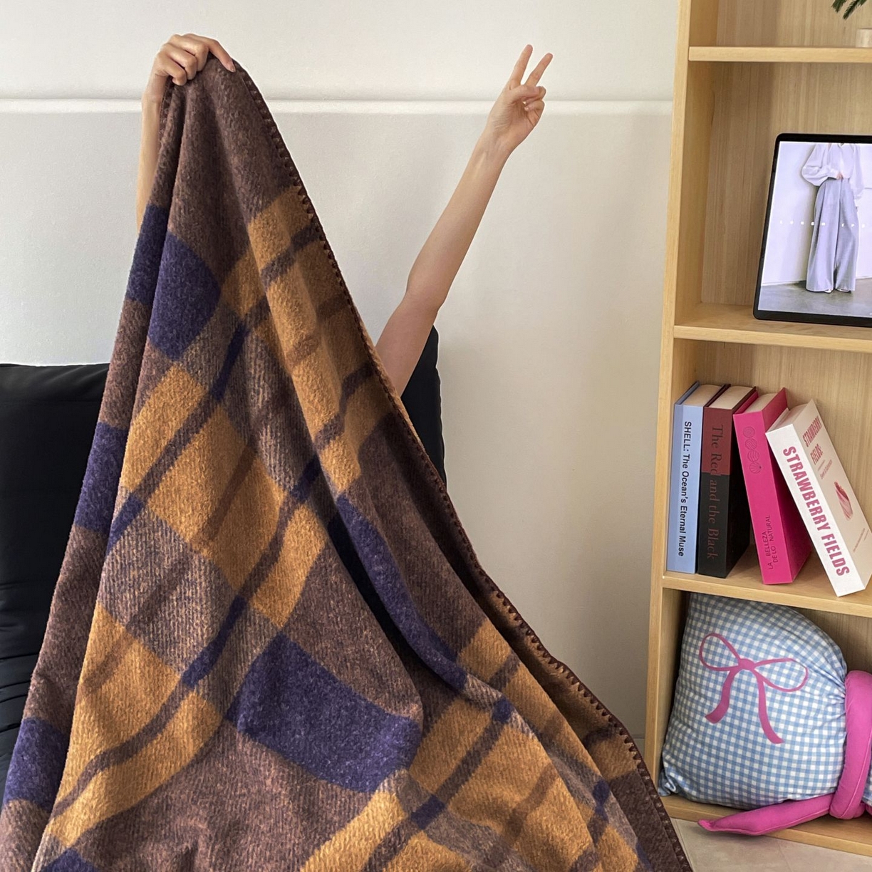 91家纺网 家纺一手货源 找家纺 十里居 2025新款双面绵羊绒多功能盖毯沙发毯户外毛毯 蓝郁