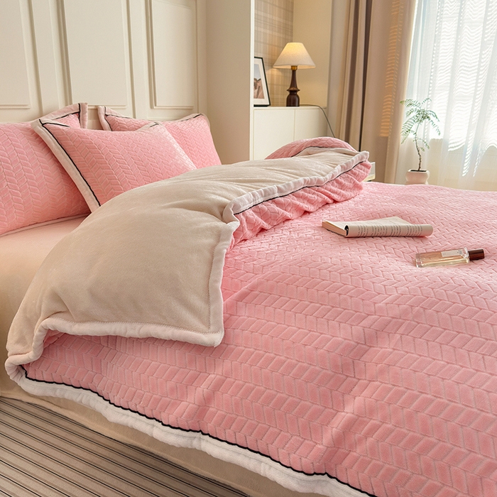 91家纺网 家纺一手货源 找家纺 （总）兰紫橙家纺 2025新款包边款色织剪花麦穗纹牛奶绒四件套