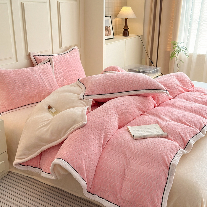 91家纺网 家纺一手货源 找家纺 （总）兰紫橙家纺 2025新款包边款色织剪花麦穗纹牛奶绒四件套