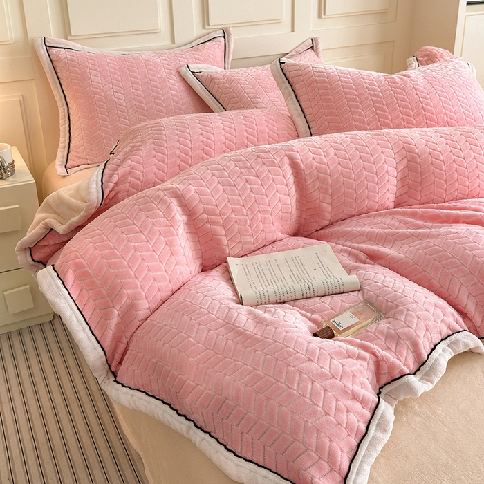 91家纺网 家纺一手货源 找家纺 （总）兰紫橙家纺 2025新款包边款色织剪花麦穗纹牛奶绒四件套