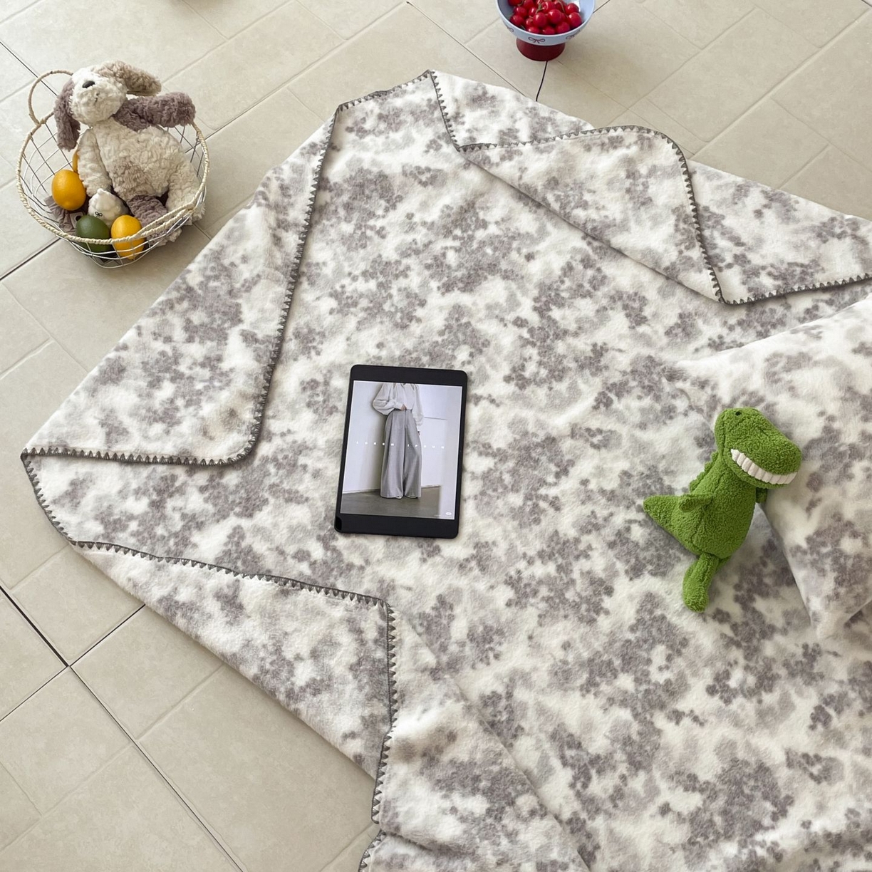 91家纺网 家纺一手货源 找家纺 十里居 2025新款双面绵羊绒多功能盖毯沙发毯户外毛毯 梦幻花园