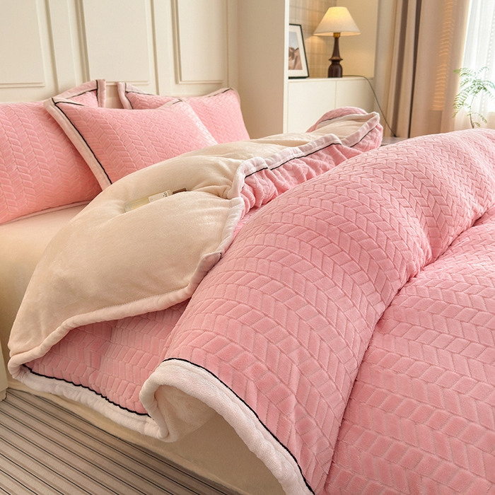 91家纺网 家纺一手货源 找家纺 （总）兰紫橙家纺 2025新款包边款色织剪花麦穗纹牛奶绒四件套