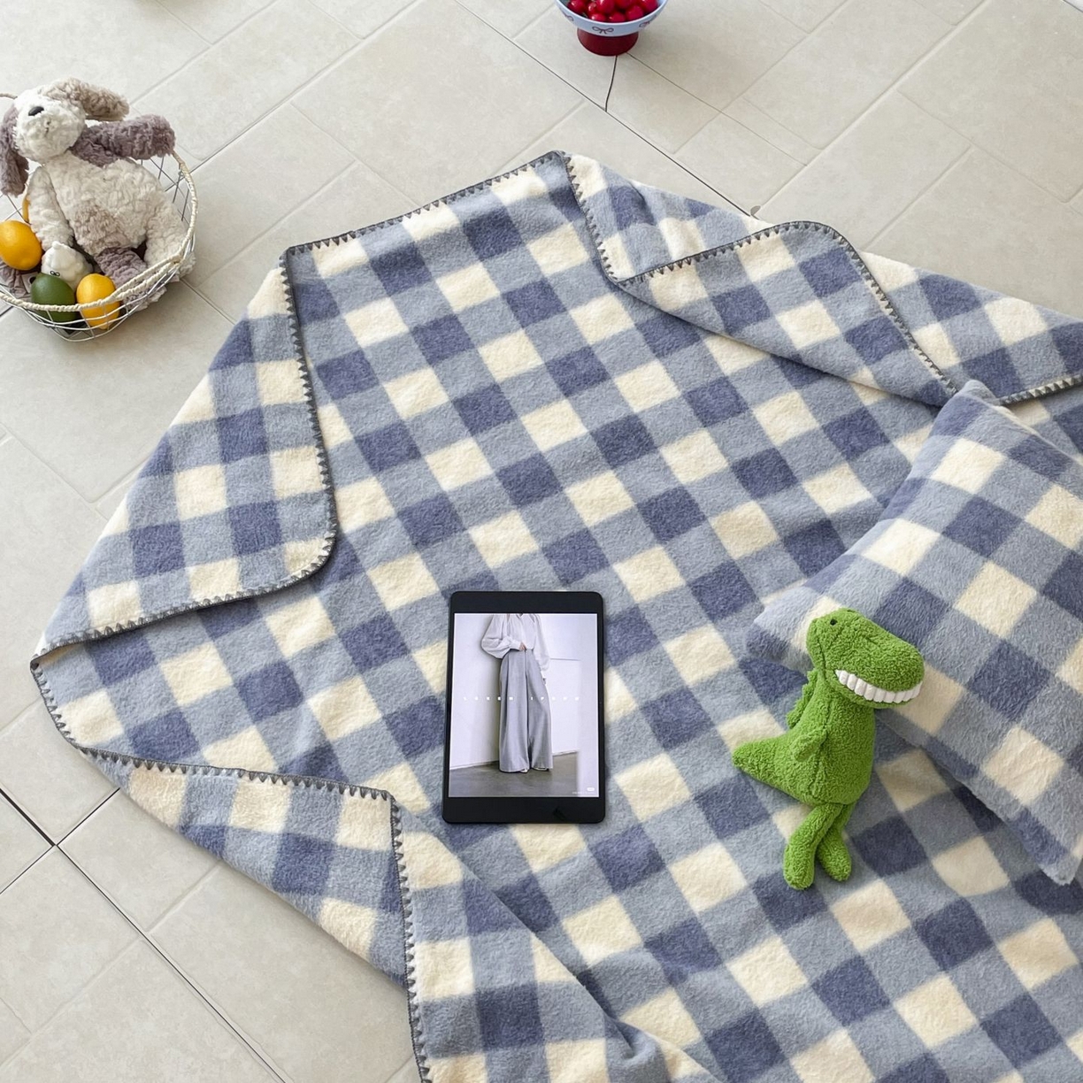 91家纺网 家纺一手货源 找家纺 十里居 2025新款双面绵羊绒多功能盖毯沙发毯户外毛毯 南山蓝