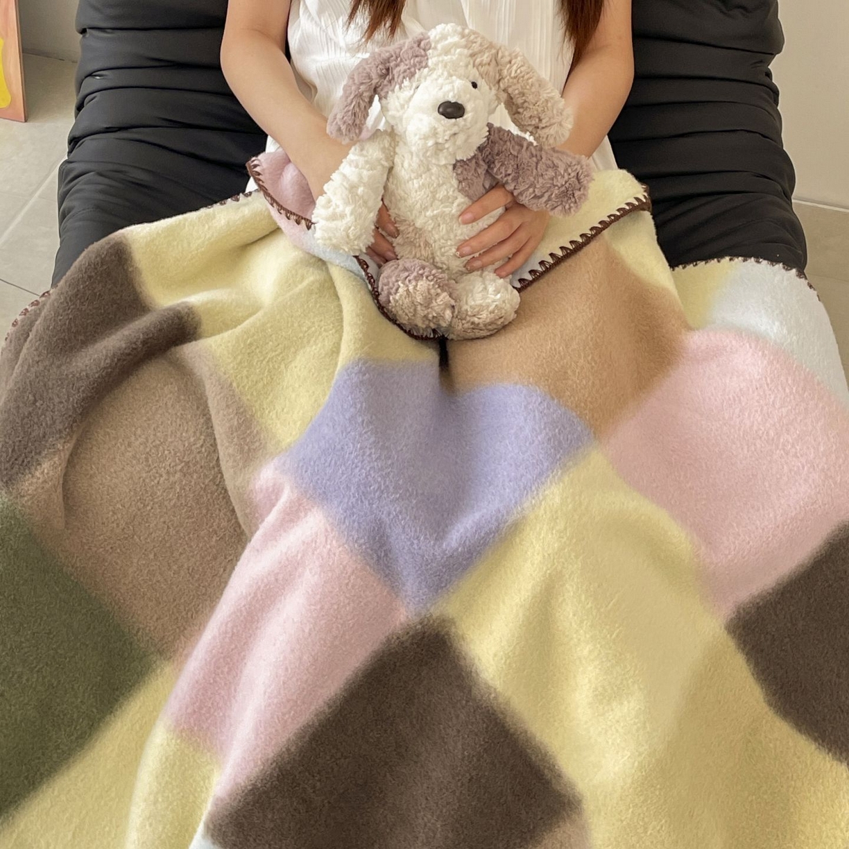 91家纺网 家纺一手货源 找家纺 十里居 2025新款双面绵羊绒多功能盖毯沙发毯户外毛毯 糖块