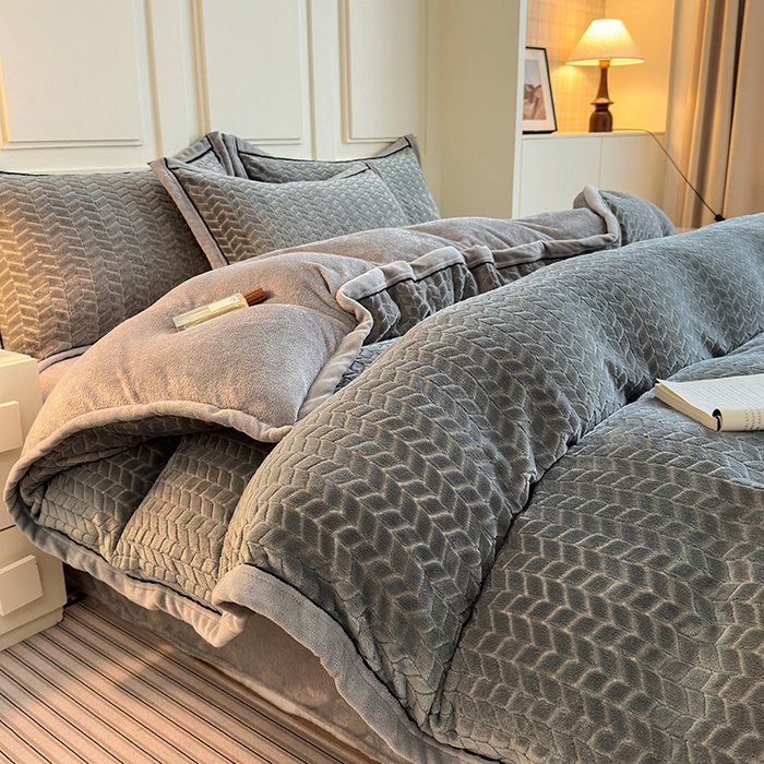 91家纺网 家纺一手货源 找家纺 （总）兰紫橙家纺 2025新款包边款色织剪花麦穗纹牛奶绒四件套