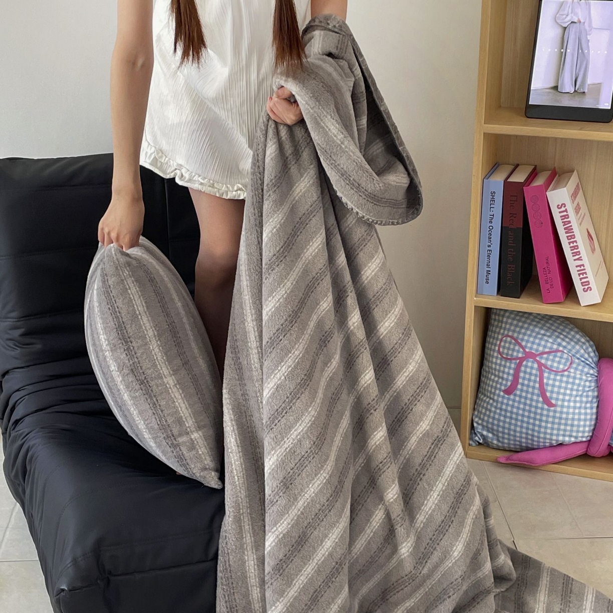 91家纺网 家纺一手货源 找家纺 十里居 2025新款双面绵羊绒多功能盖毯沙发毯户外毛毯 虚幻灰