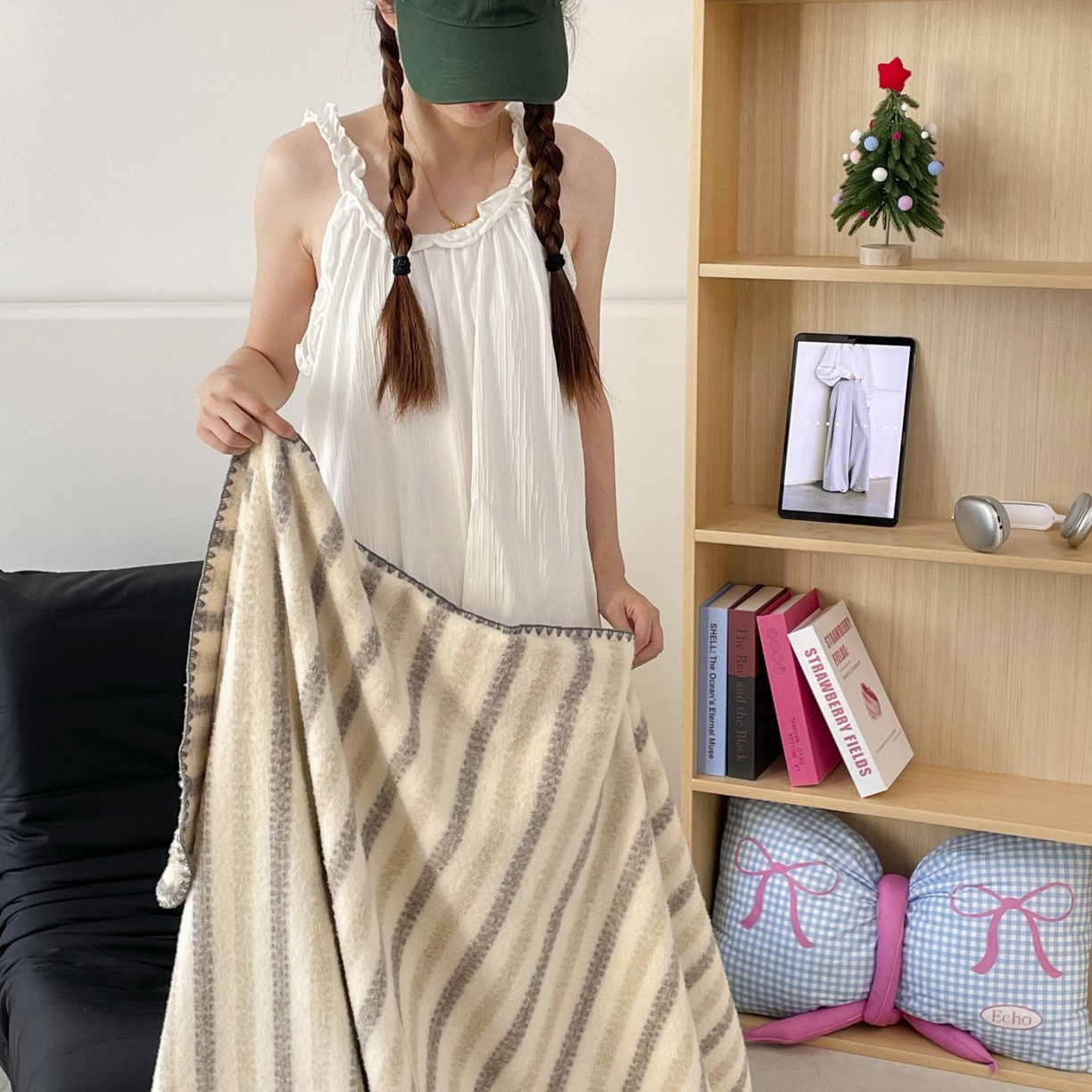 91家纺网 家纺一手货源 找家纺 十里居 2025新款双面绵羊绒多功能盖毯沙发毯户外毛毯 虚幻米