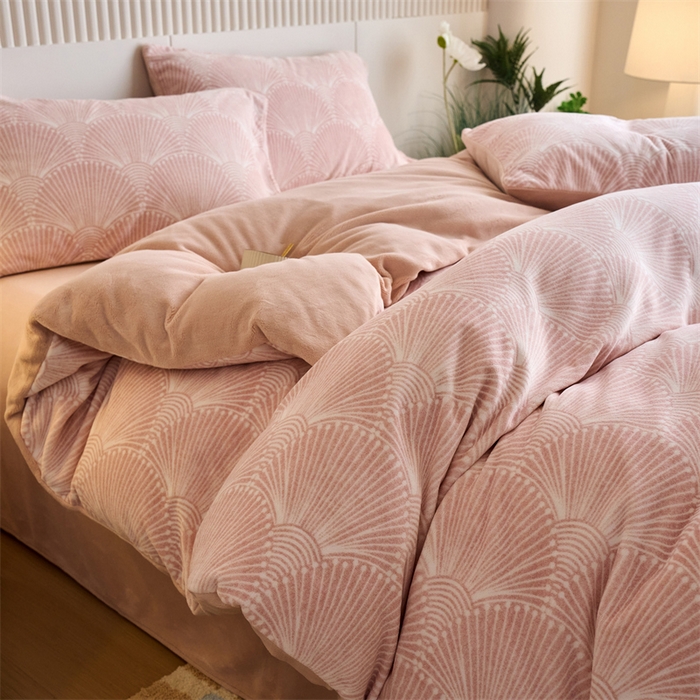 91家纺网 家纺一手货源 找家纺 （总）兰紫橙家纺 2025新款240克高克重印花雅丝绒全消光牛奶绒四件套