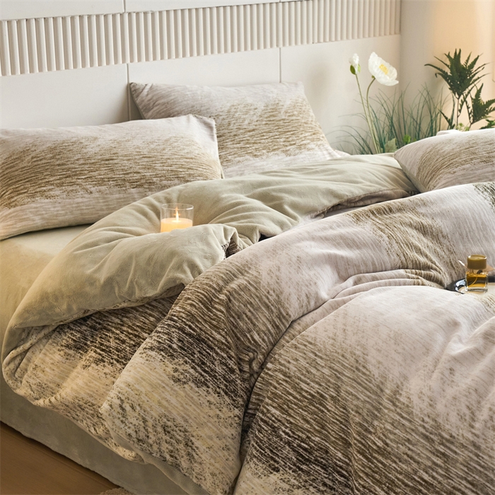 91家纺网 家纺一手货源 找家纺 （总）兰紫橙家纺 2025新款240克高克重印花雅丝绒全消光牛奶绒四件套