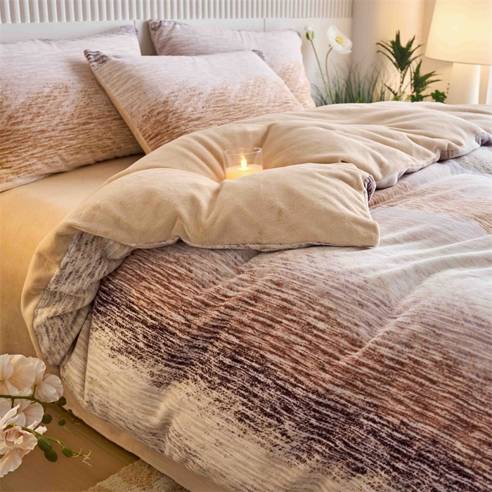 91家纺网 家纺一手货源 找家纺 （总）兰紫橙家纺 2025新款240克高克重印花雅丝绒全消光牛奶绒四件套