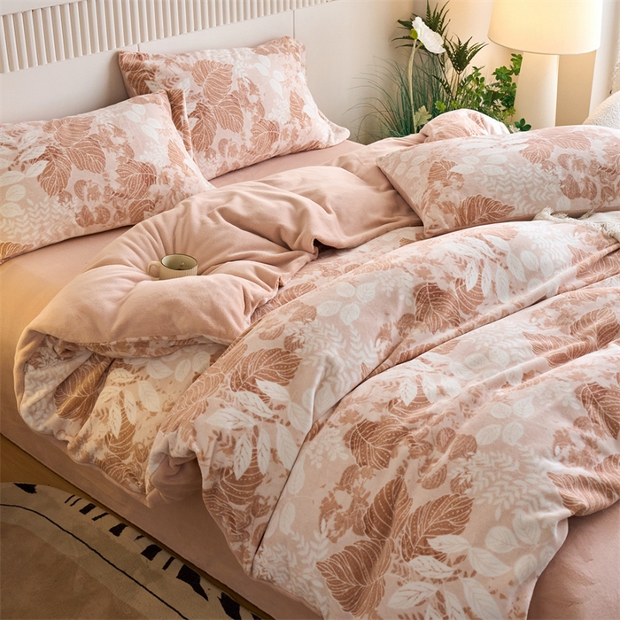 91家纺网 家纺一手货源 找家纺 （总）兰紫橙家纺 2025新款240克高克重印花雅丝绒全消光牛奶绒四件套