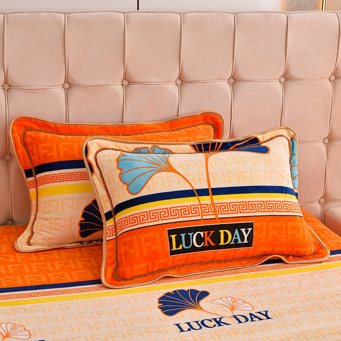 91家纺网 家纺一手货源 找家纺 博兰蒂 2025新款床裙款高克重牛奶绒印花四件套三生有幸