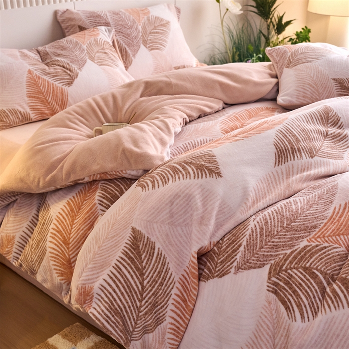 91家纺网 家纺一手货源 找家纺 （总）兰紫橙家纺 2025新款240克高克重印花雅丝绒全消光牛奶绒四件套