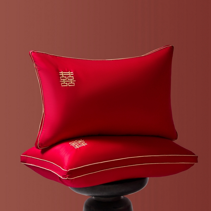 91家纺网 家纺一手货源 找家纺 欧乐蒂 2025新款婚庆刺绣立体边纤维枕 双囍枕芯～红