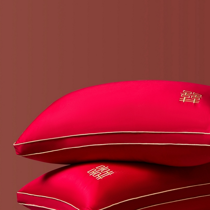 91家纺网 家纺一手货源 找家纺 欧乐蒂 2025新款婚庆刺绣立体边纤维枕 双囍枕芯～红