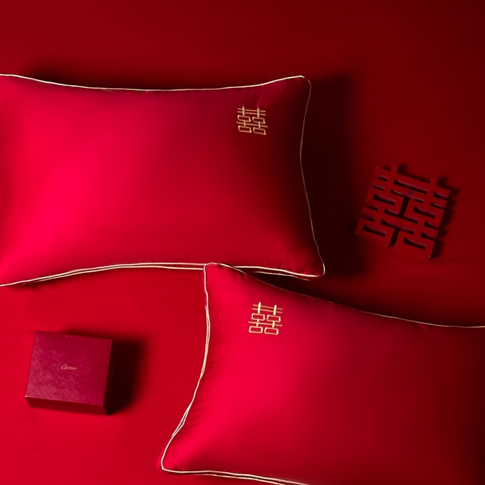 91家纺网 家纺一手货源 找家纺 欧乐蒂 2025新款婚庆刺绣立体边纤维枕 双囍枕芯～红