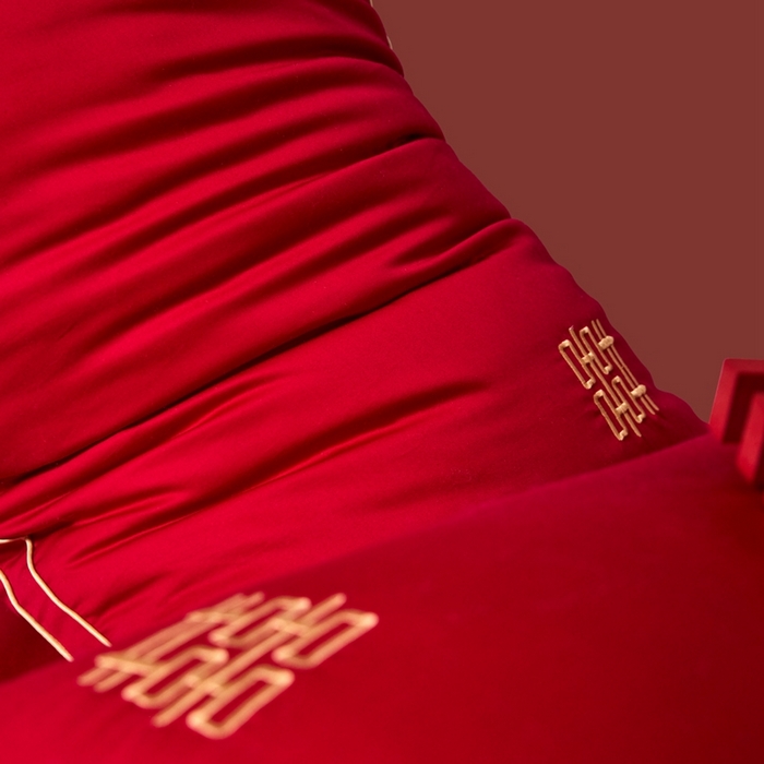 91家纺网 家纺一手货源 找家纺 欧乐蒂 2025新款婚庆刺绣立体边纤维枕 双囍枕芯～红