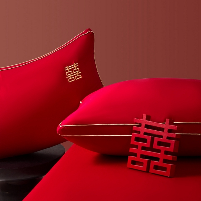 91家纺网 家纺一手货源 找家纺 欧乐蒂 2025新款婚庆刺绣立体边纤维枕 双囍枕芯～红