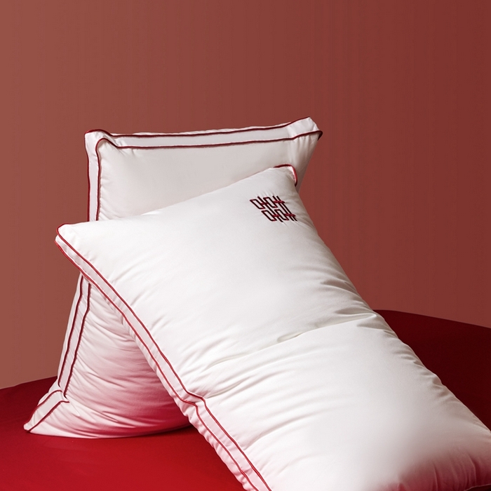 91家纺网 家纺一手货源 找家纺 欧乐蒂 2025新款婚庆刺绣立体边纤维枕 双囍枕芯～白