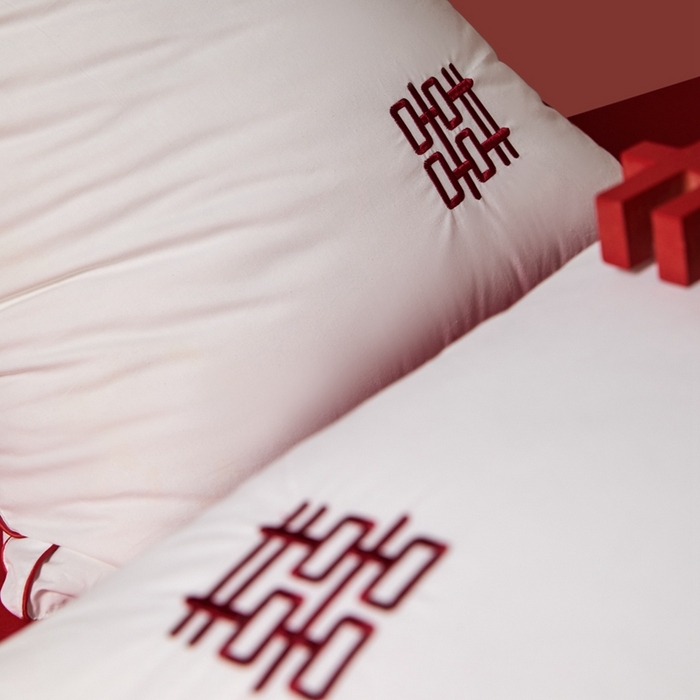 91家纺网 家纺一手货源 找家纺 欧乐蒂 2025新款婚庆刺绣立体边纤维枕 双囍枕芯～白