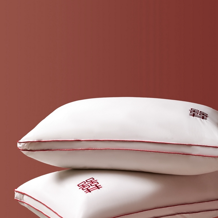 91家纺网 家纺一手货源 找家纺 欧乐蒂 2025新款婚庆刺绣立体边纤维枕 双囍枕芯～白