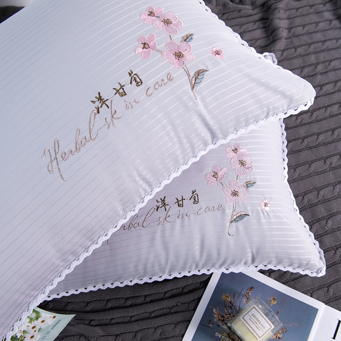 91家纺网 家纺一手货源 找家纺 （总）梵希良品家纺 2025新款洋甘菊面膜枕绣花羽丝绒枕头枕芯