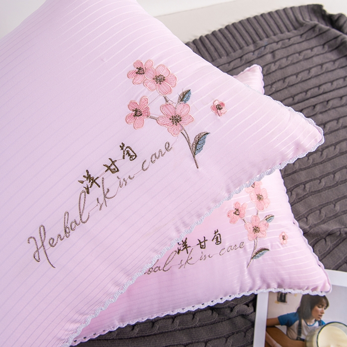 91家纺网 家纺一手货源 找家纺 梵希良品家纺 2025新款洋甘菊面膜枕绣花羽丝绒枕头枕芯 洋甘菊美 肤枕-粉色