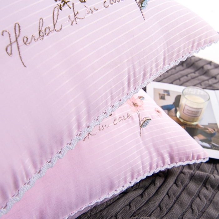 91家纺网 家纺一手货源 找家纺 梵希良品家纺 2025新款洋甘菊面膜枕绣花羽丝绒枕头枕芯 洋甘菊美 肤枕-粉色